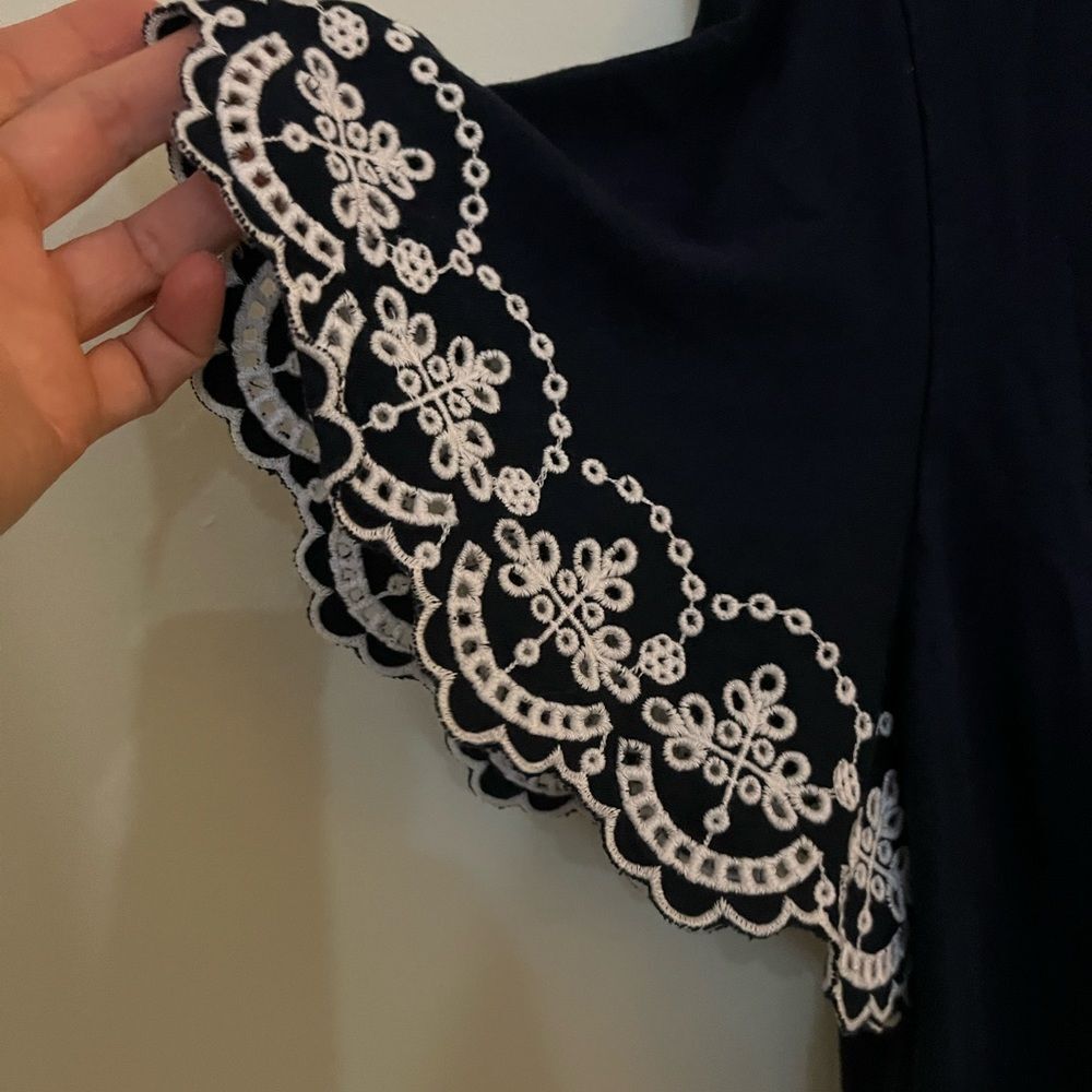 Crown & Ivy
Plus Size Embroidered Scallop Sleeve Top - Picture 9 of 11